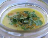 Soupe réconfortante dans un bocal, garnie de persil frais et d'épices. Une recette entrée hiver facile et savoureuse.