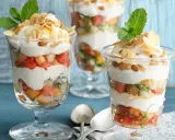 Verrine melon dessert : couches de fruits frais (melon, pastèque), crème onctueuse, amandes effilées et menthe. Un délice estival.