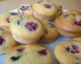 Petits gâteaux individuels aux fruits rouges, une recette facile et rapide pour le goûter.